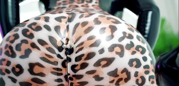  Arya Grander FaceSitting Desires hot fetish model in latex rubber catsuit